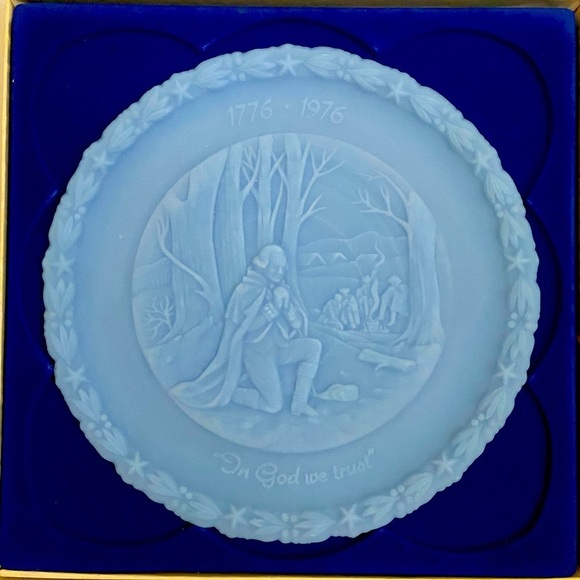 Fenton Blue 1976 “A Portrait of Liberty Sculptured in Glass” Plate - Picture 1 of 6